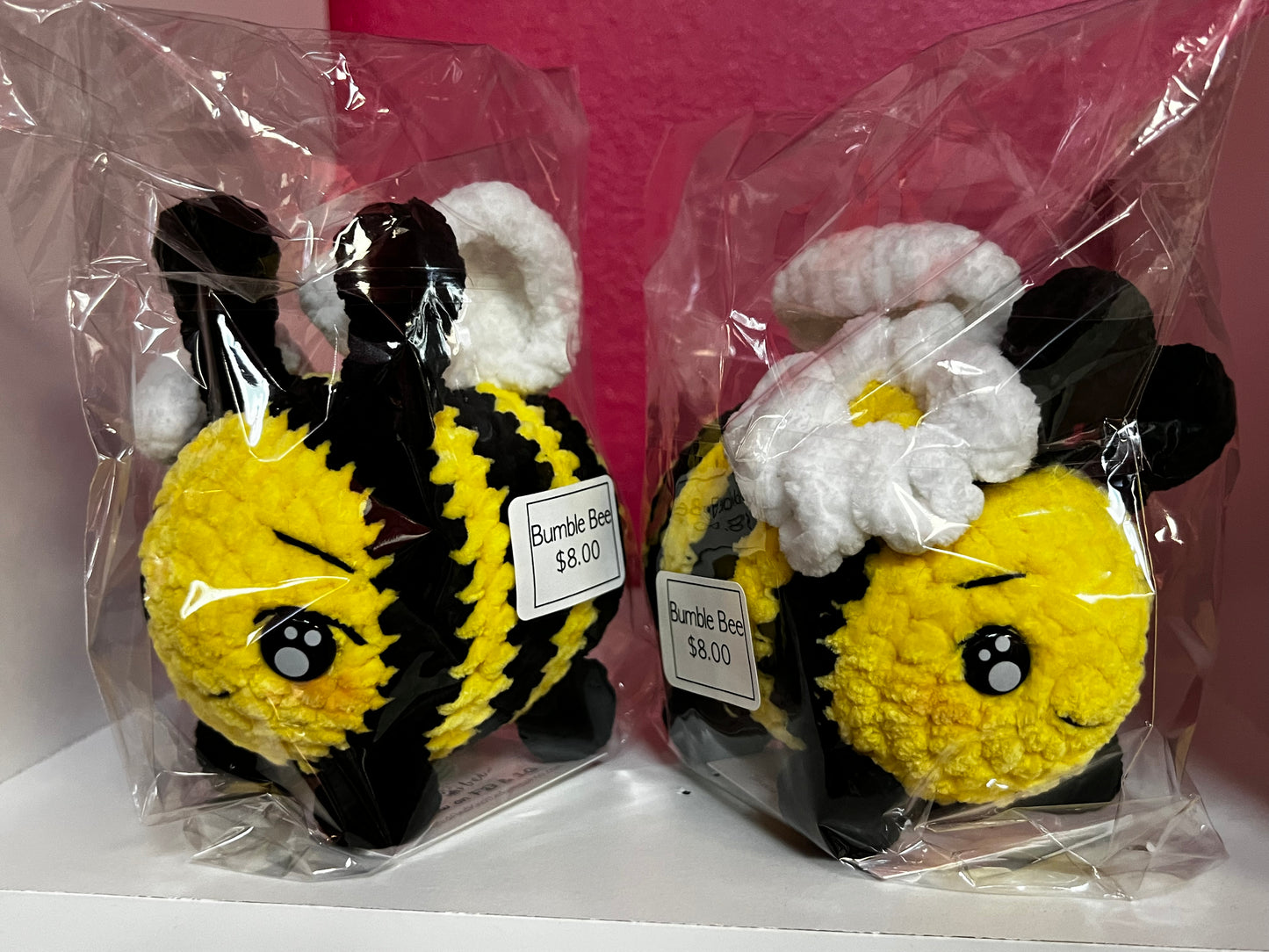 Crochet Bumble Bees with Daisies