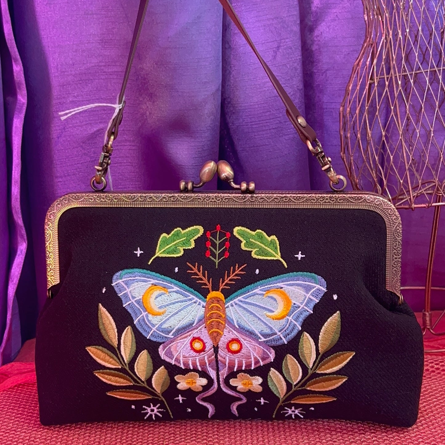 Butterfly Vintage Kiss Lock Bag